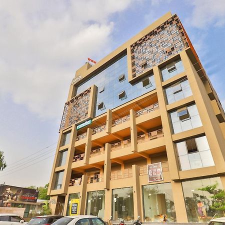 Oyo 16604 Hotel Sparsh Inn أحمد أباد المظهر الخارجي الصورة