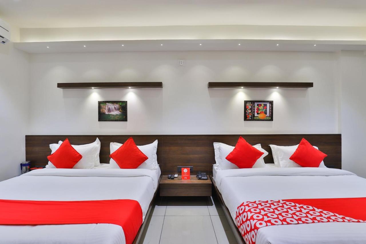 Oyo 16604 Hotel Sparsh Inn أحمد أباد المظهر الخارجي الصورة