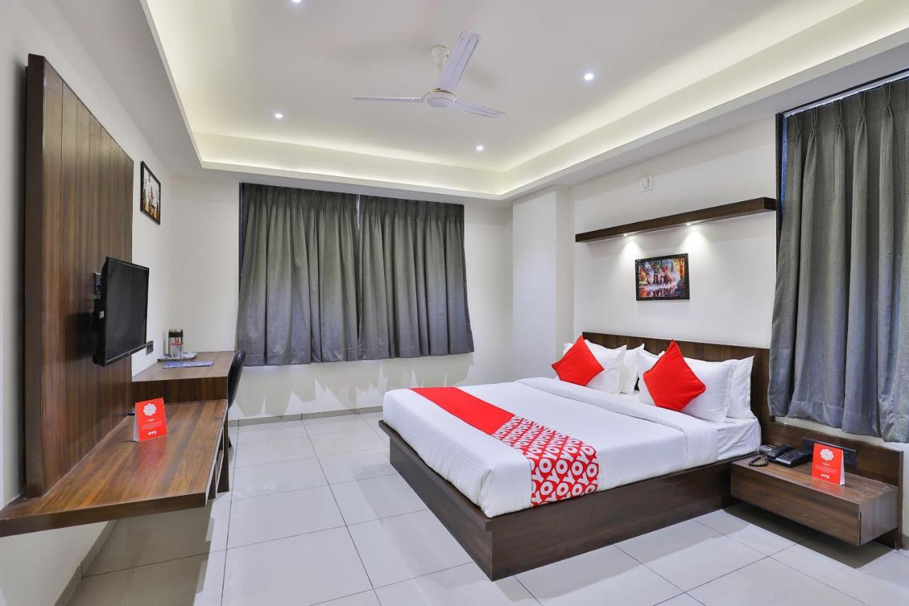 Oyo 16604 Hotel Sparsh Inn أحمد أباد المظهر الخارجي الصورة