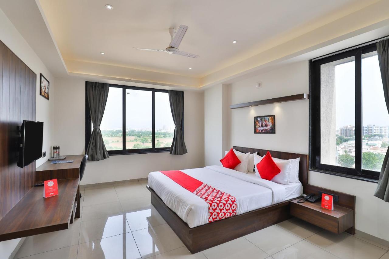 Oyo 16604 Hotel Sparsh Inn أحمد أباد المظهر الخارجي الصورة