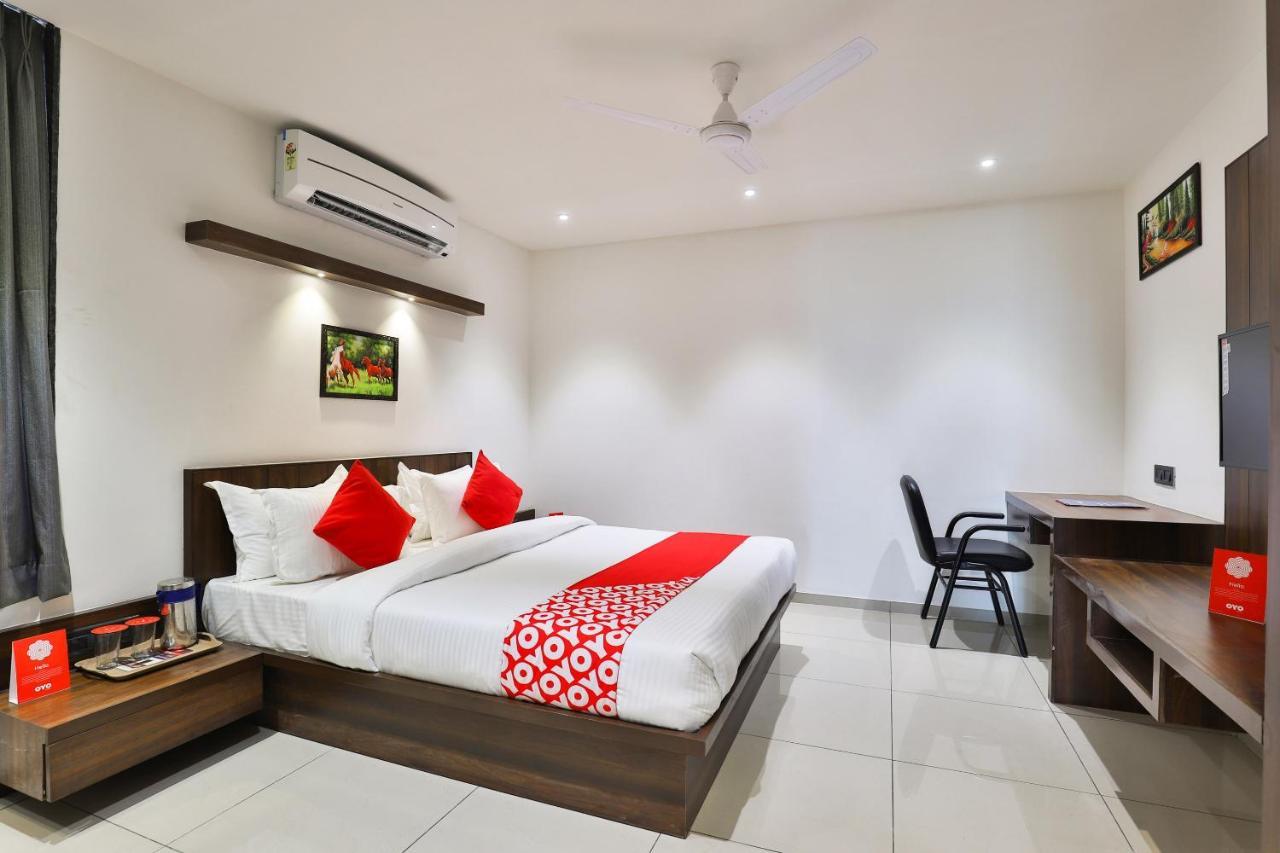 Oyo 16604 Hotel Sparsh Inn أحمد أباد المظهر الخارجي الصورة