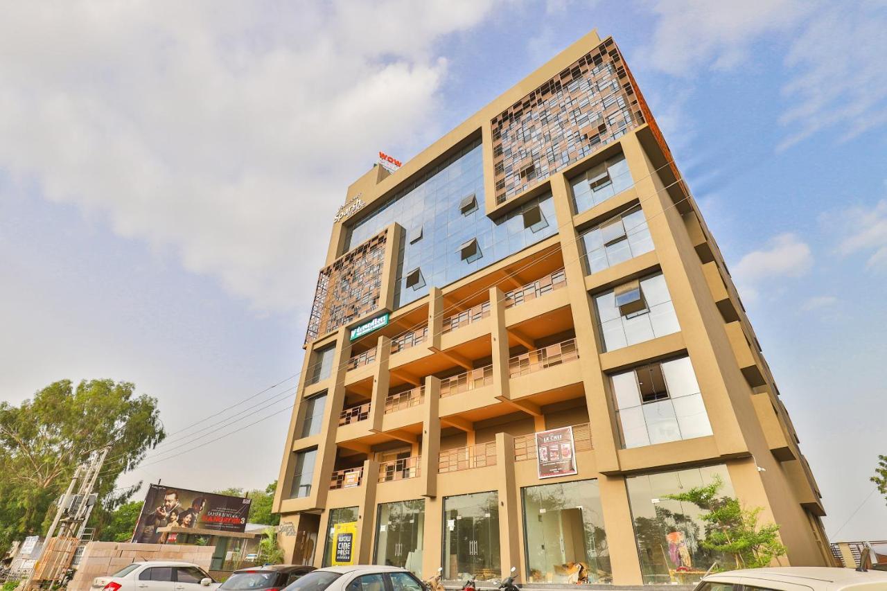 Oyo 16604 Hotel Sparsh Inn أحمد أباد المظهر الخارجي الصورة