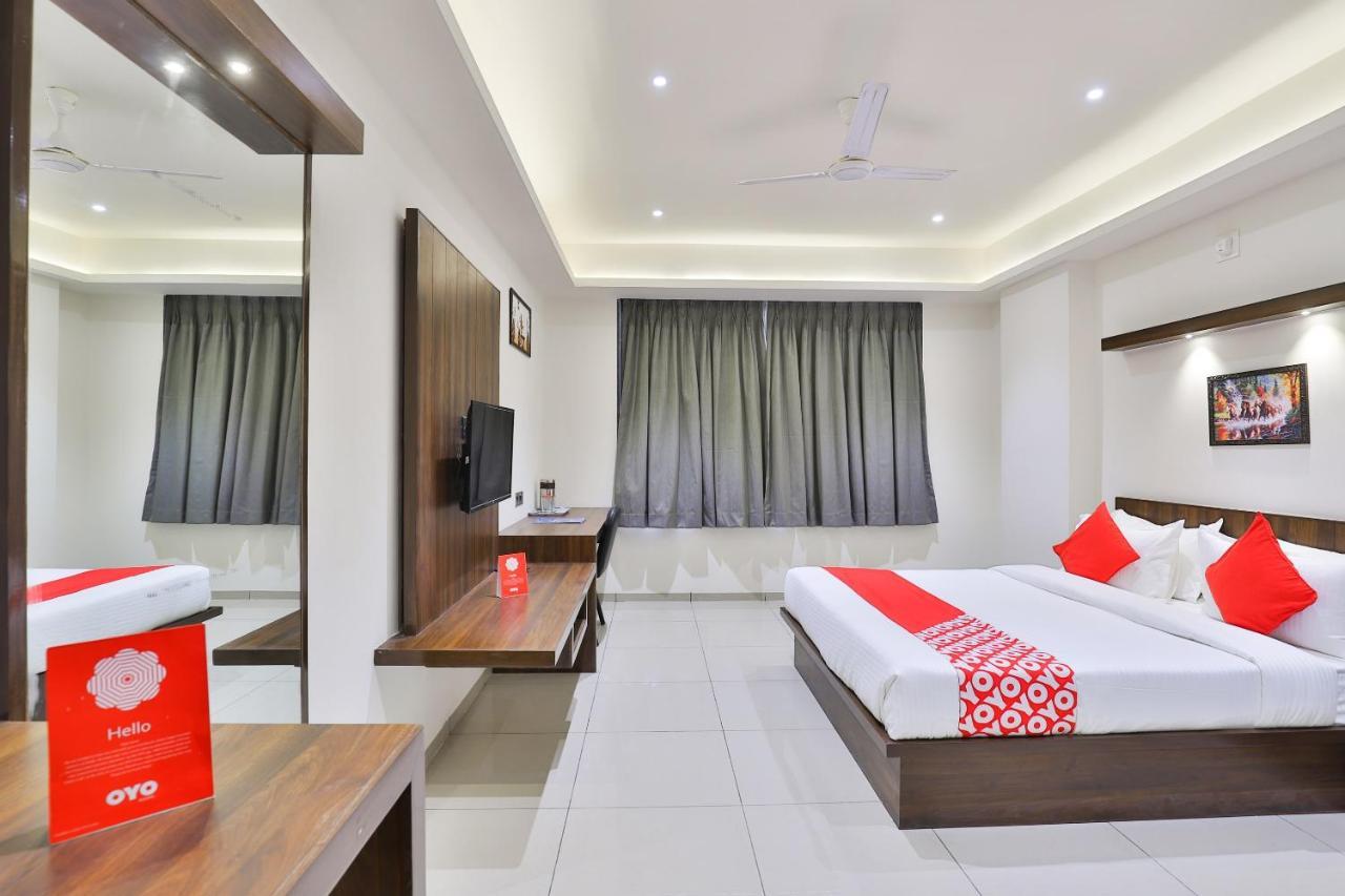 Oyo 16604 Hotel Sparsh Inn أحمد أباد المظهر الخارجي الصورة