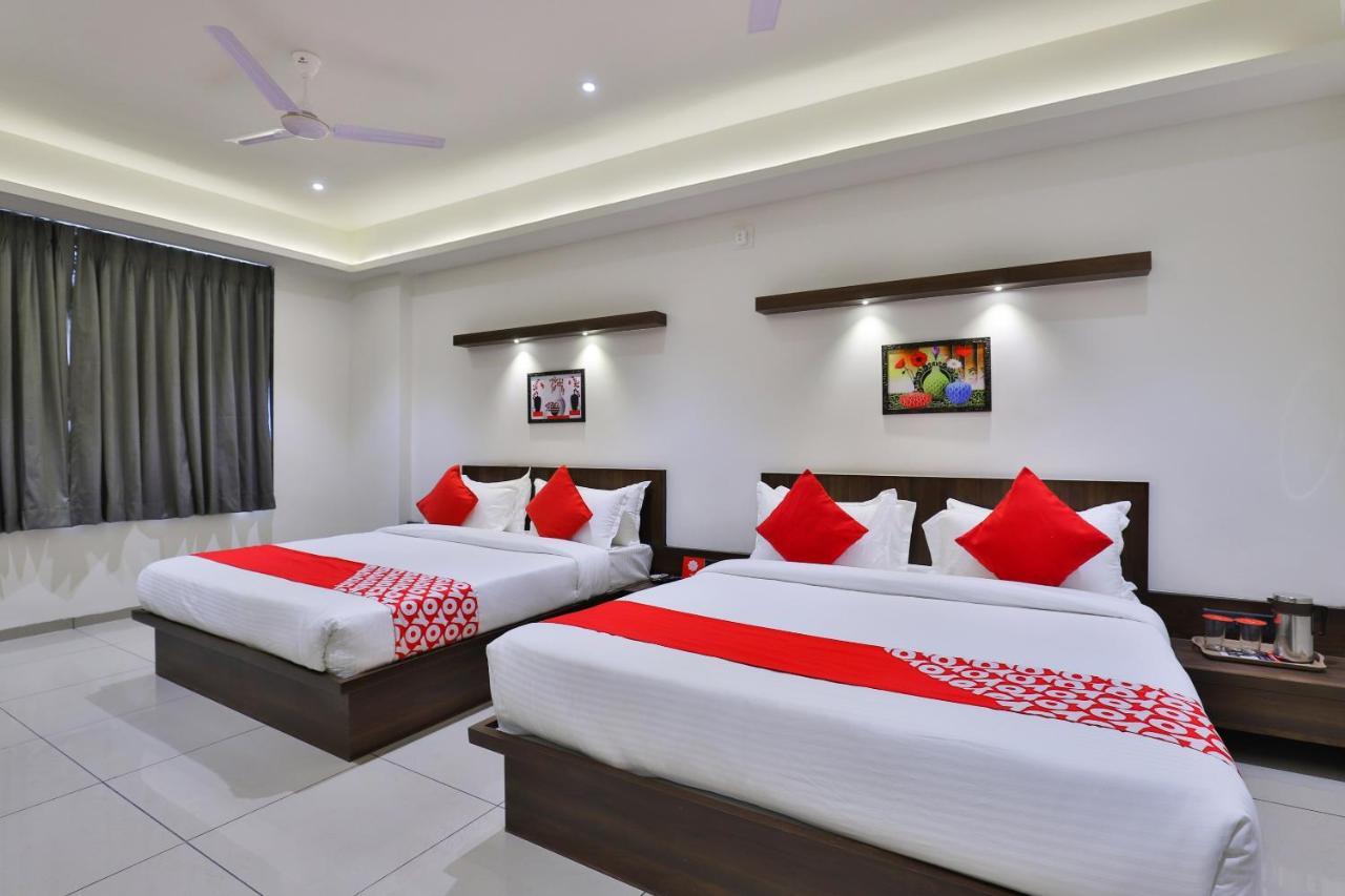 Oyo 16604 Hotel Sparsh Inn أحمد أباد المظهر الخارجي الصورة