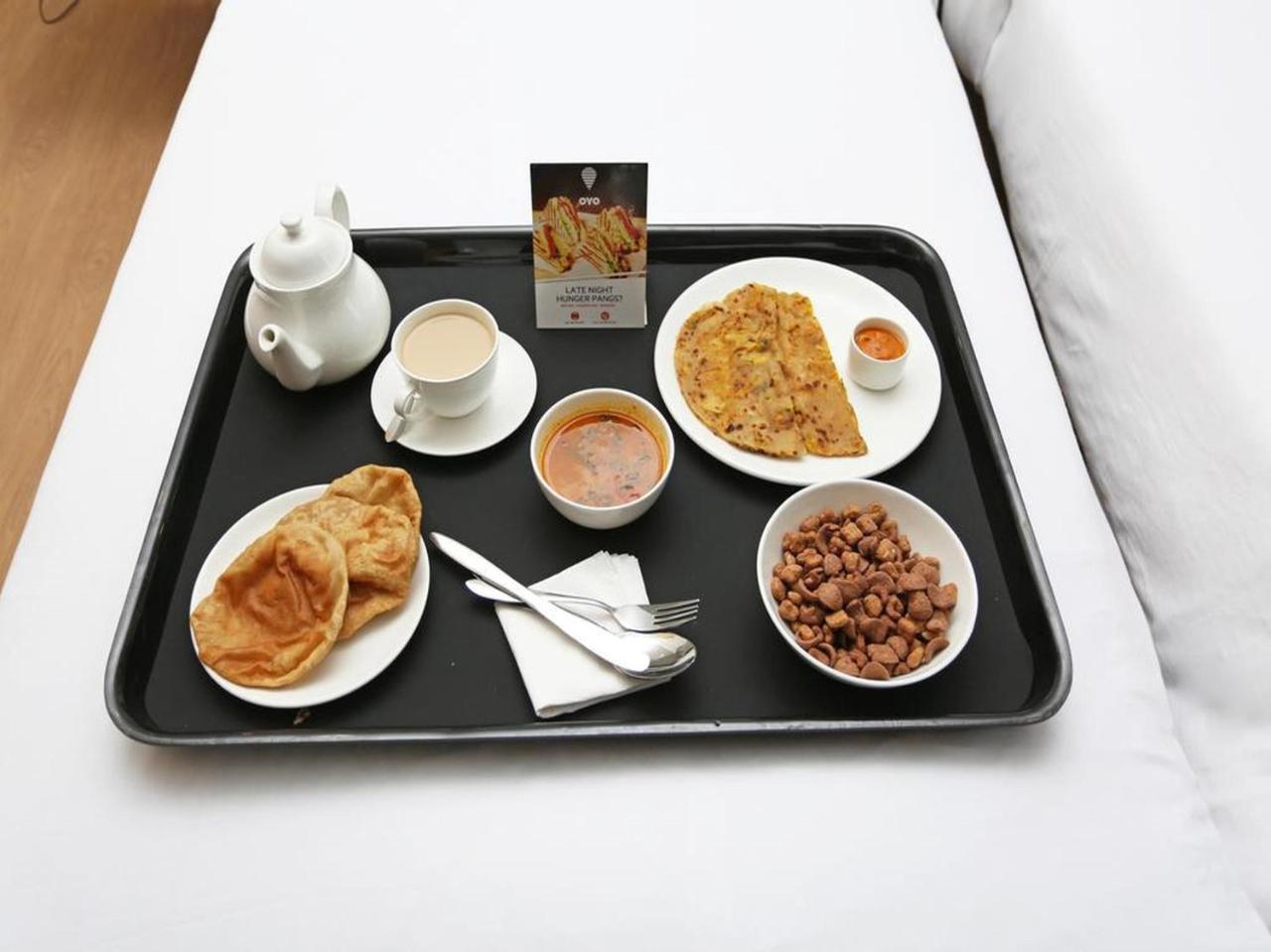 Oyo 16604 Hotel Sparsh Inn أحمد أباد المظهر الخارجي الصورة