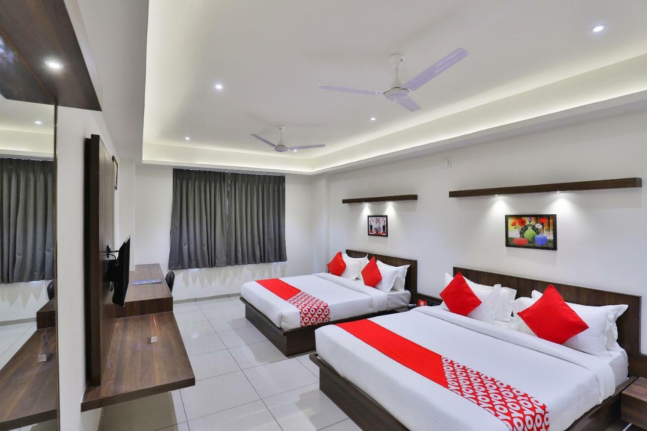 Oyo 16604 Hotel Sparsh Inn أحمد أباد المظهر الخارجي الصورة