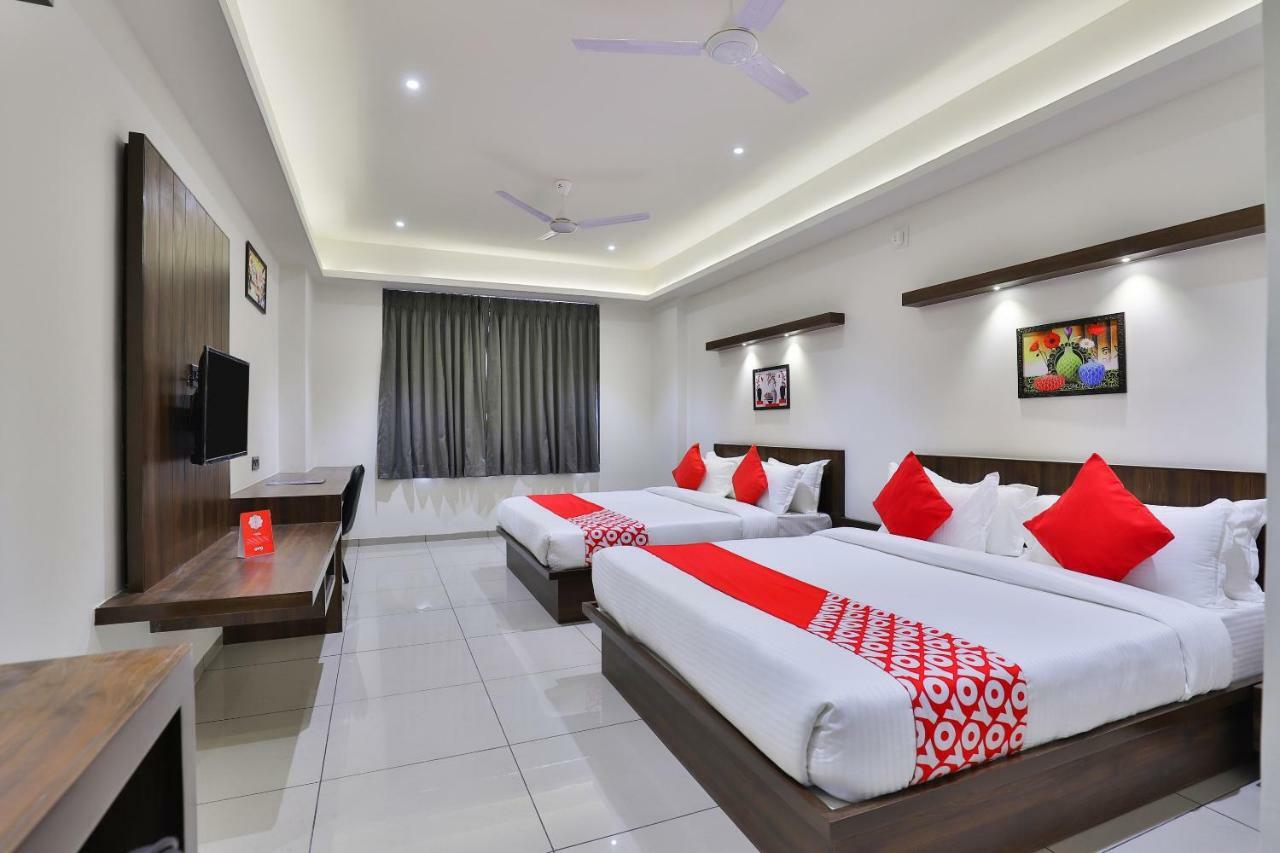 Oyo 16604 Hotel Sparsh Inn أحمد أباد المظهر الخارجي الصورة